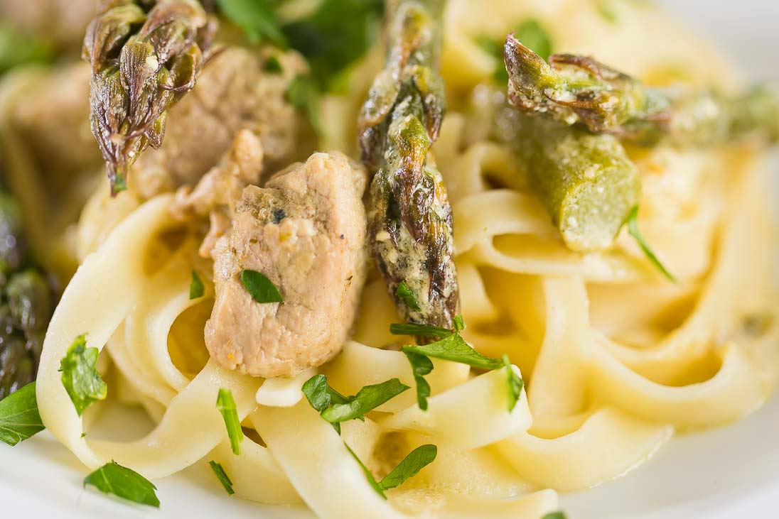 Tagliatelle mit Spargel Nudeln Spaghetti Asparagus casual cooking österreichischer food blog