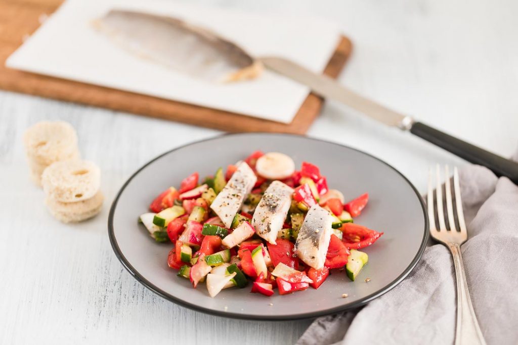 Sommersalat mit Matjes Salat Hering Sommer casual cooking österreichischer food blog