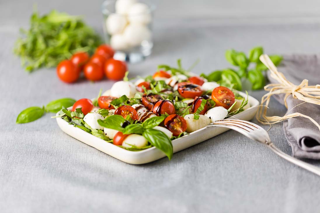 Gnocchi Salat mediteran mit Rucola und Mozzarellacasual cooking österreichischer food blog