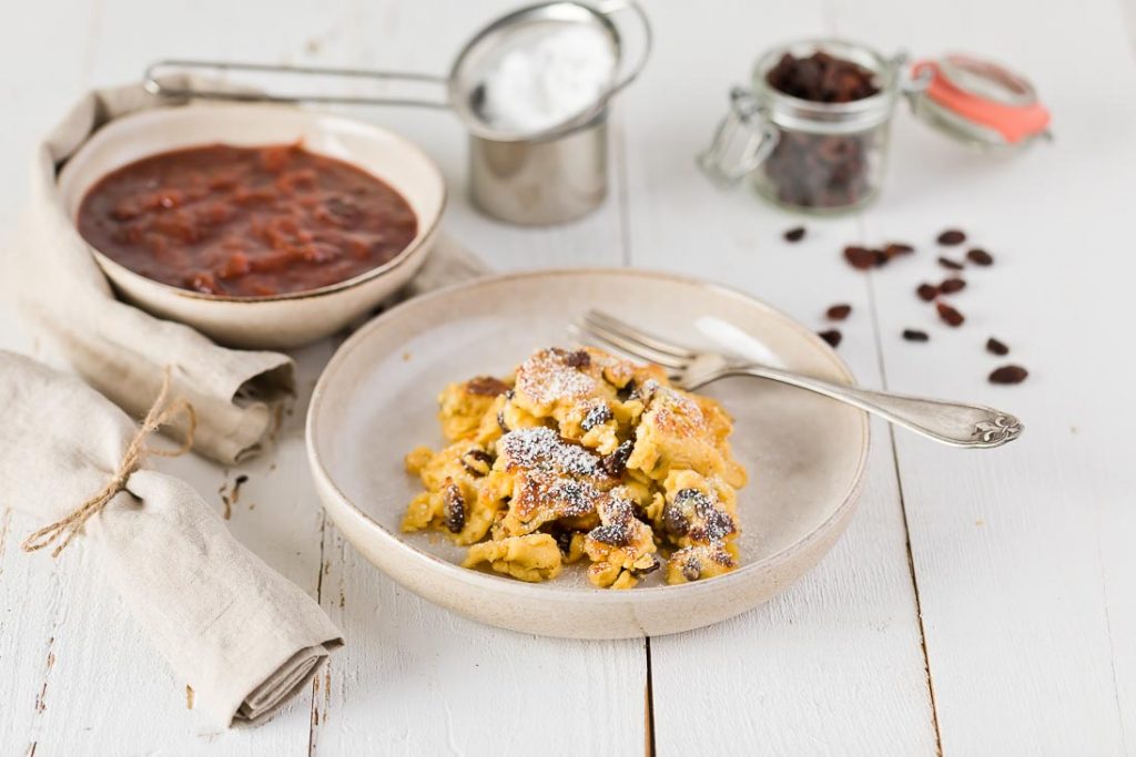 fluffiger Kaiserschmarrn Rosinen Zwetschgenröster casual cooking österreichischer food blog